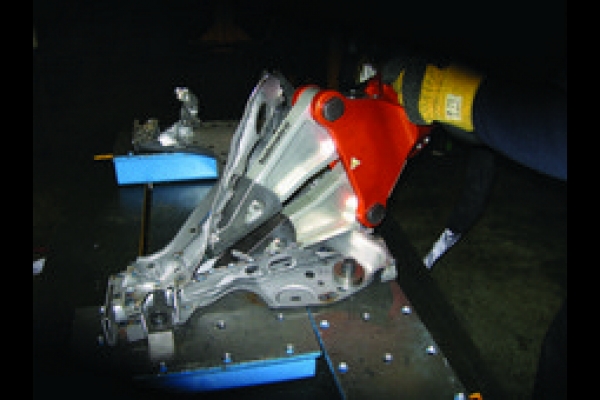 Hydraulický rozpínák pro testování svárů